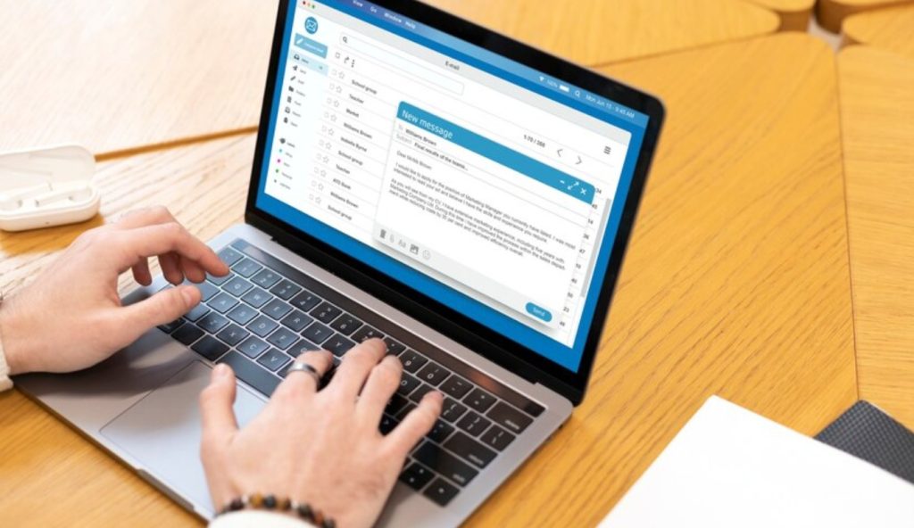 Bí quyết quản lý danh bạ với Address Book trong Outlook Microsoft for